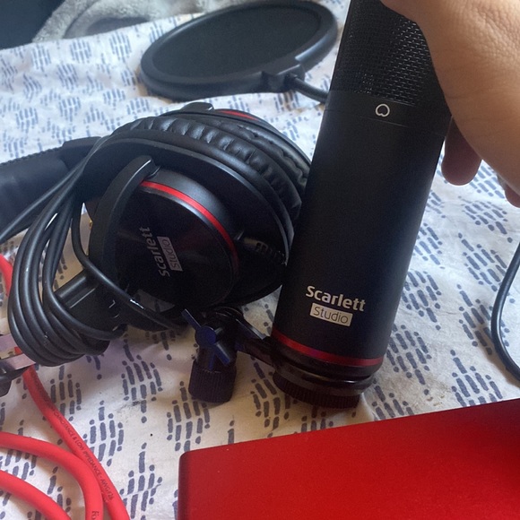 scarlett interface, headset, and microphone. color red. brand new, opened box. - Picture 2 of 3